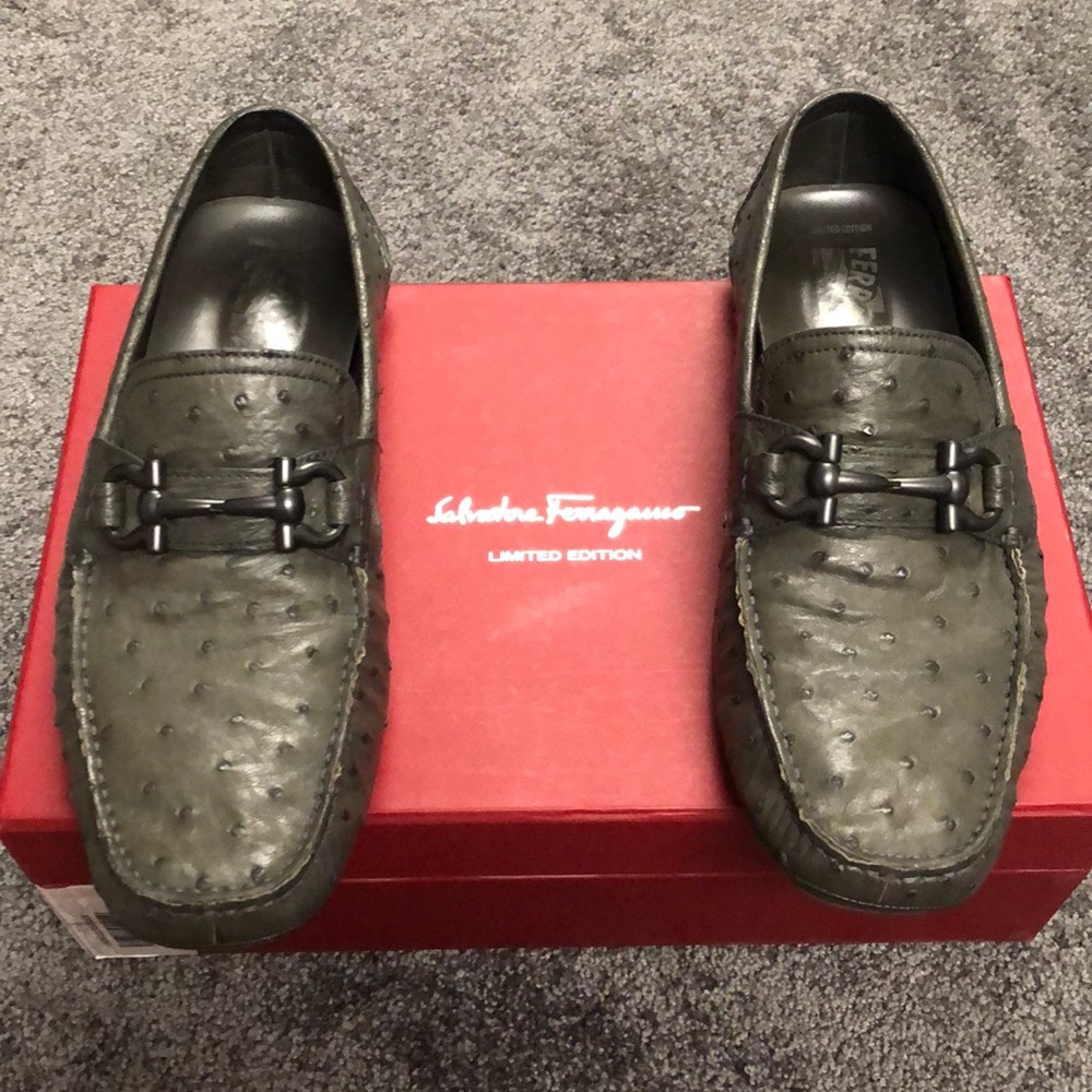 Men’s grey Limited Edition Ostrich Salvatore Ferragamo driver loafers.